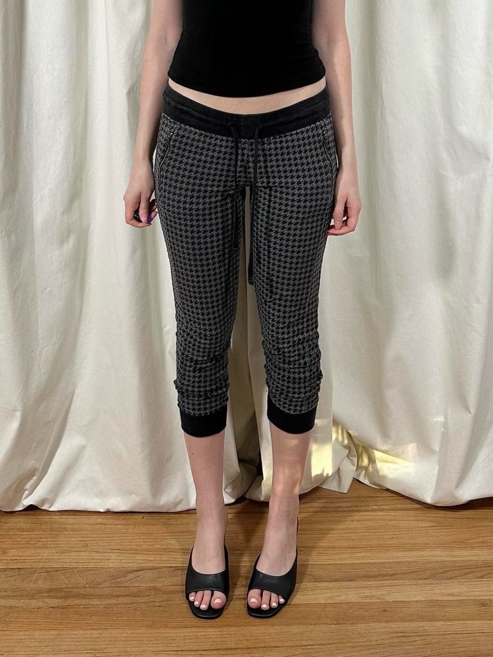 Low Rise Jogger Sweatpants - Picture 2 of 8